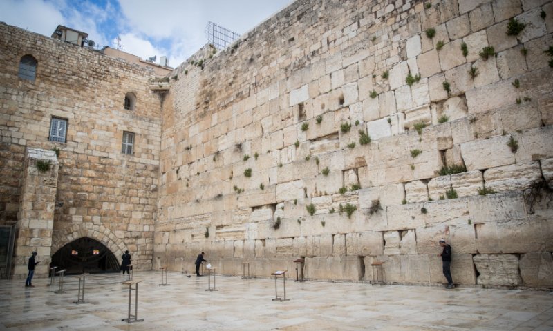 שני צעירים חשודים שמכרו NFT של הכותל המערבי