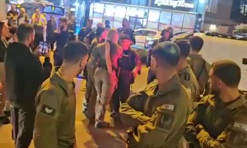 עשרות מפגינים בדרום תל אביב: שפי פז ודורון אברהמי נעצרו