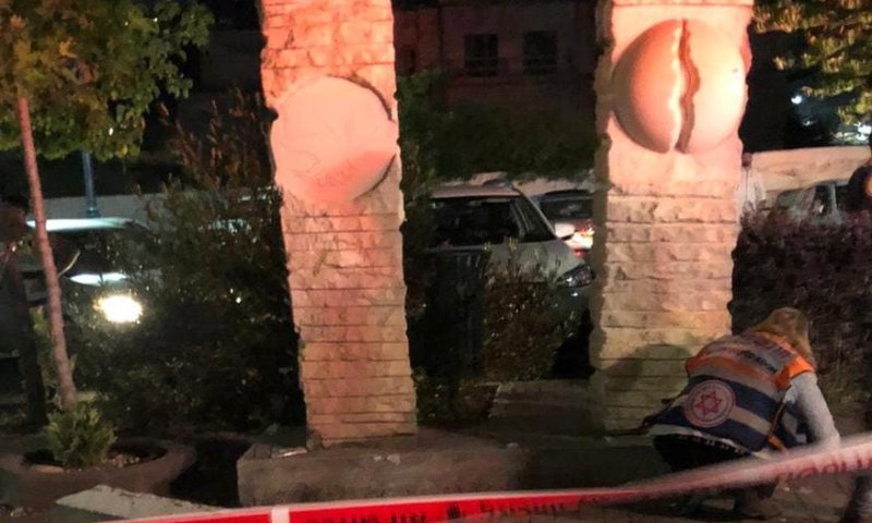 אסון במעלות: נער נהרג מפסל בטון שנפל עליו