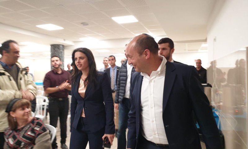 בנט: "הדבר הנכון לישראל הוא להתנער מבית הדין"