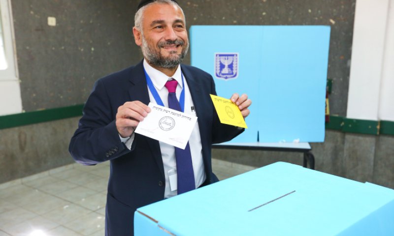 דרמה בבית שמש: אבוטבול מוביל ב-251 קולות בלבד