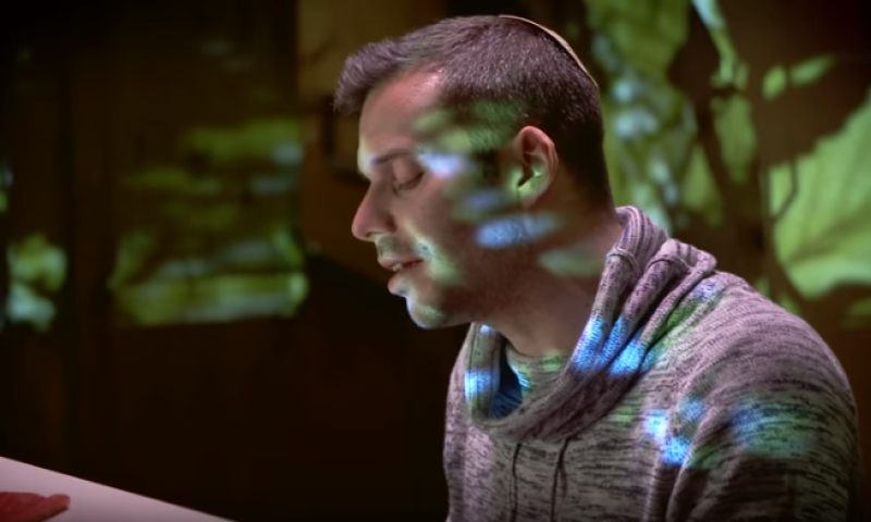 שווה להכיר: יוני כהן בסינגל בכורה מרגש&bull; צפו