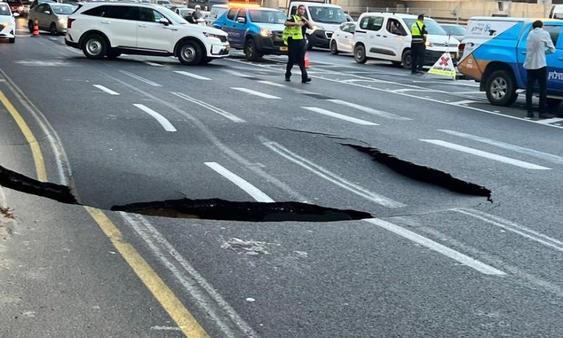 הערכה: זו הסיבה לבולען שנפער בנתיבי איילון