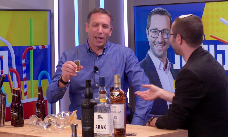 "כל פעם שאתה אומר נפתלי בנט או טייס קרב קח צ'ייסר"