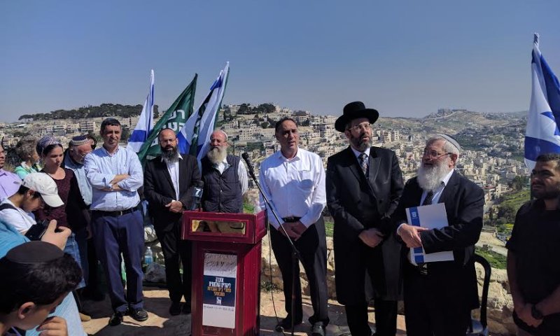 "היזהרו בקברי עניים, שמהם תצא ריבונות"