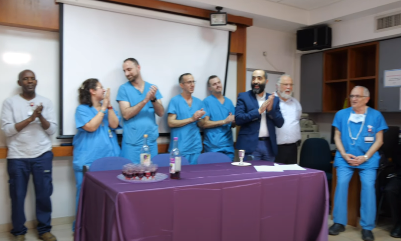 השתחרר הפקק: 6 מתגיירים עברו ברית&nbsp;מילה | תיעוד