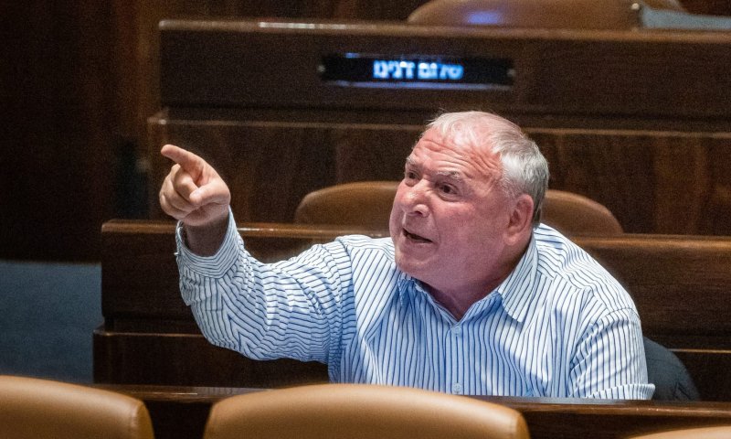 אמסלם התפרץ על היועמ"שית: "אויבת העם"