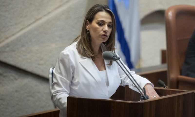 תצטרף לימינה? בנט נפגש עם יפעת שאשא ביטון