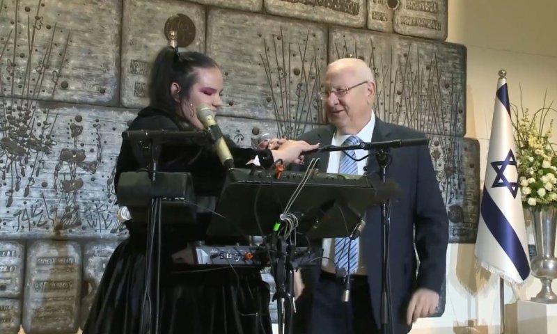 צפו: כשנטע ברזילי לימדה את הנשיא לשיר על הלופר