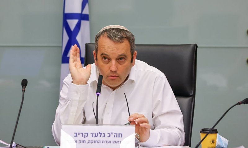 אחרי שנדבק בקורונה: גלעד קריב פונה לבית החולים