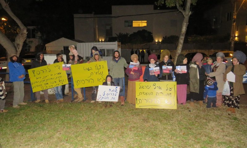 הפגנה מול ביתו של בנט: עצור את הרס ארץ ישראל