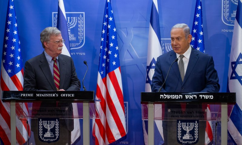 מתיחות במפרץ &bull; ג'ון בולטון בישראל: "מוכנים לפעולה"