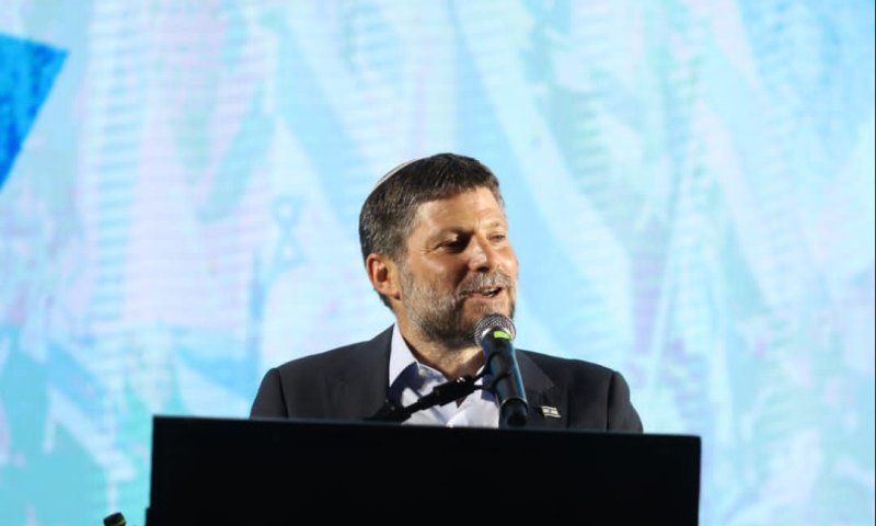 סמוטריץ' בהפגנה: 'החקיקה תעבור אבל אין שמחה לאיד'