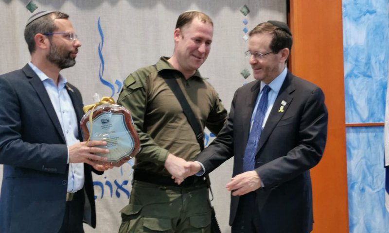 אות הוקרה מהנשיא לגיבור הפיגוע בתחנת הדלק בעלי