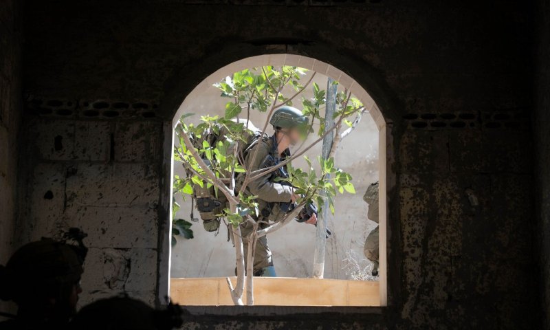 צפו: אוגדה 98 פושטת על מעוזי הטרור של חיזבאללה