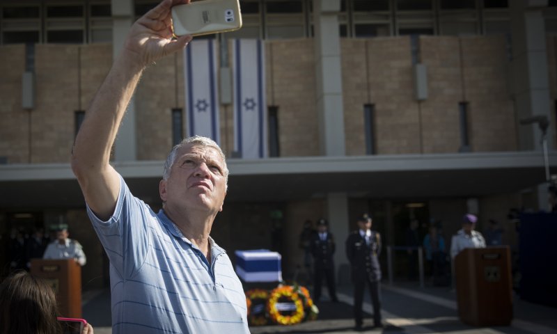 הלווית פרס ז"ל, ומה עם איסור הלנת המת?