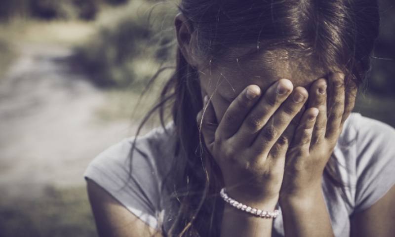 המורה החשוד: "רק חיבקתי את הילדות"