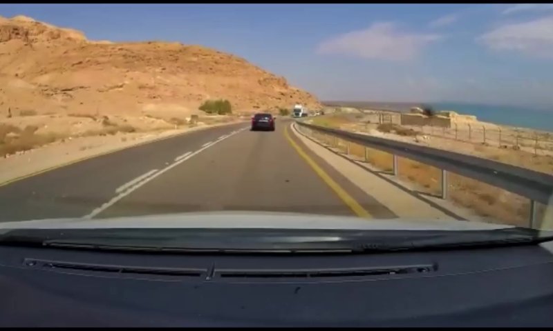 עקפה משאית וכמעט גרמה לתאונה חזיתית. צפו