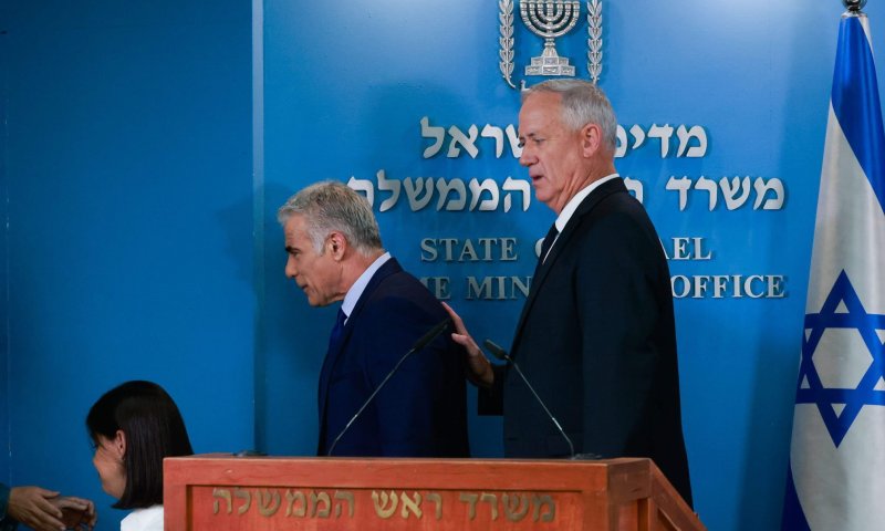 גנץ מגבה את לפיד: "שתהיה להם אחלה חופשה"
