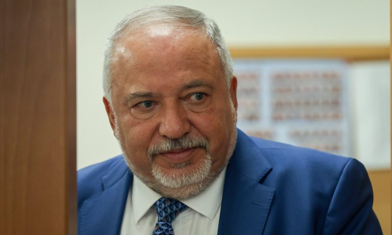 ליברמן ממשיך לתקוף: צייץ חמש מילים נגד הקבינט