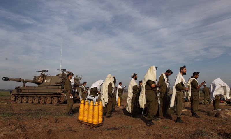 חיילים דתיים יוצאים להגנתו של סא"ל ניב אסף
