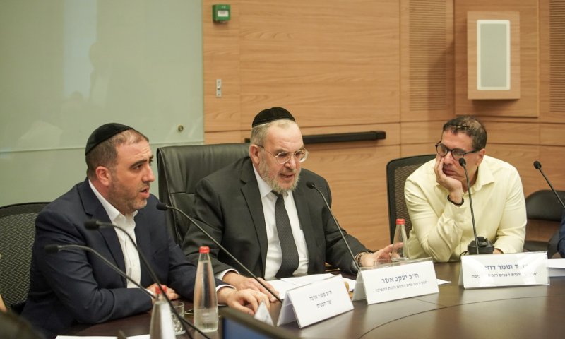 שר הפנים: נקבל החלטה נפרדת לבחירות בעוטף עזה