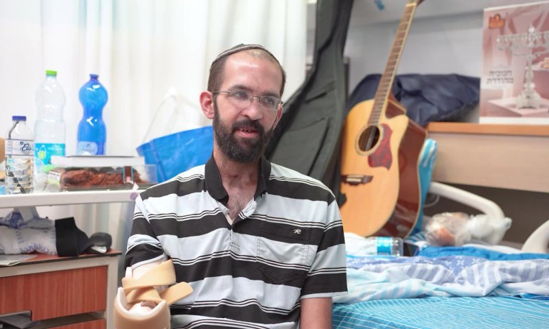 צפו: עצרת הודיה בכותל לפצוע הקשה מכרם שלום