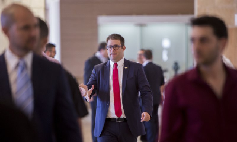 חזן נגד נתניהו: שלא יבנה עליי בהצבעות החשובות