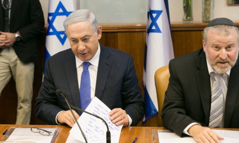 מנדלבליט הודיע: אלה העבירות בהן חשוד נתניהו