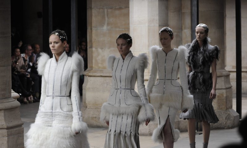 חדש: פריטי יד שניה של מותג על באישור המעצב