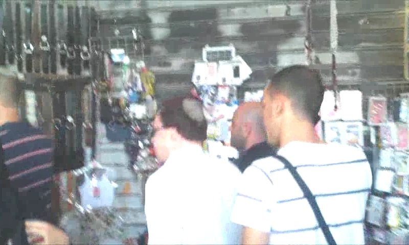 קלמנוביץ' בסיור ברובע המוסלמי לפני ריקודגלים