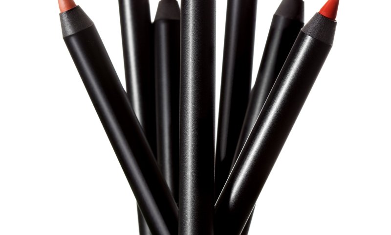 הגוונים החדשים של עפרונות השפתיים העמידים