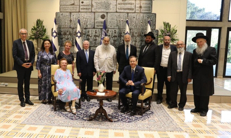 הרצוג נפגש עם זוכי פרס כץ: "מיישמים את עולם ההלכה"