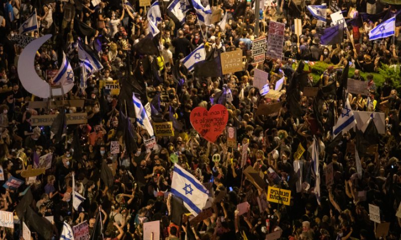 אלפים בהפגנה אמש מול נתניהו; 3 עצורים