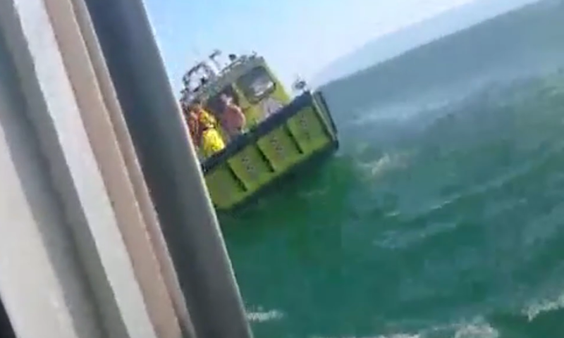 "תן לי את הילד": תיעוד מצמרר מחילוץ בלב הכנרת