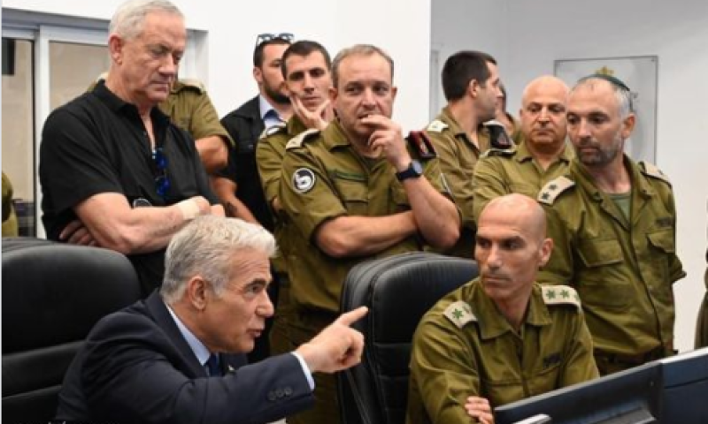 הליכוד בעתירה: לפיד משתמש בחיילי צה"ל