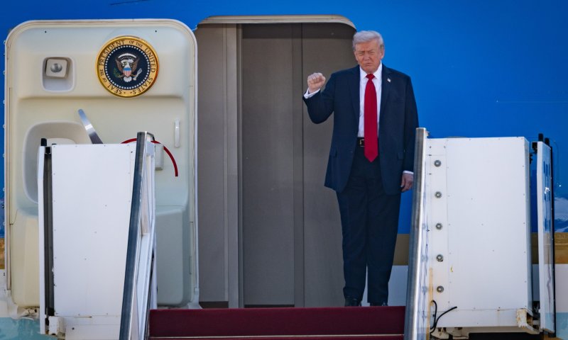 מה עומד מאחורי הודעת טראמפ על פירוק חמאס מנשקו?