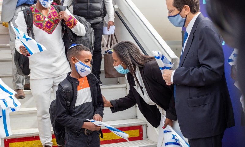 אחרי הסערה: הבוקר נחתו 300 עולים נוספים מאתיופיה