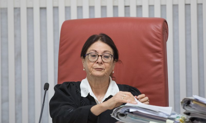 נשיאת בית המשפט העליון תזומן לתת עדות בחקירה