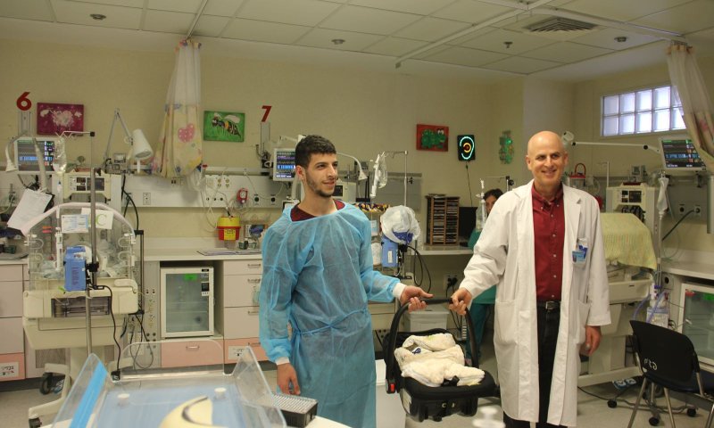 הפכה לראשונה לסבתא ולאחר כמה שעות &ndash; ילדה בעצמה שלישייה