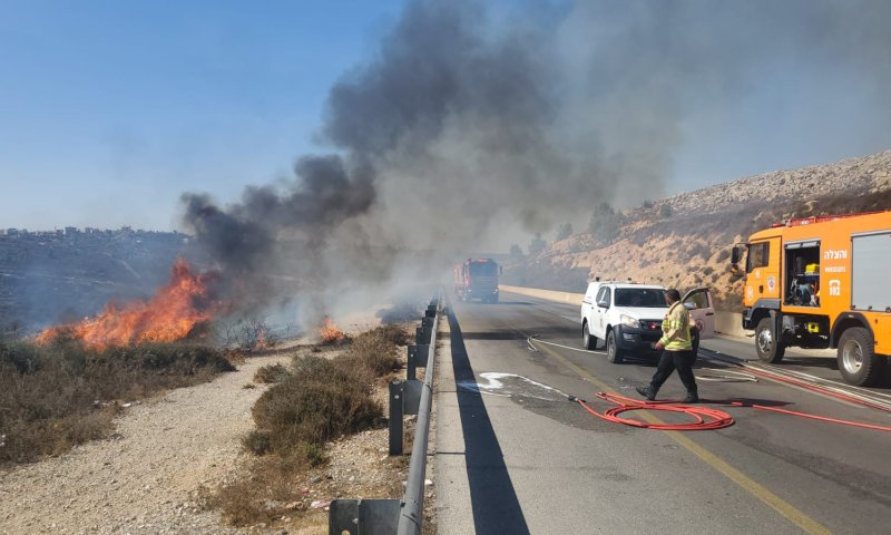 4 מוקדי שריפה סמוך להר גילה, כבישים נחסמו לתנועה