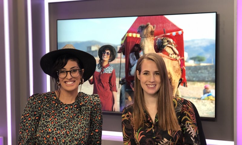 מדברות אופנה: ראיון עם המעצבת שחיה בהודו. צפו