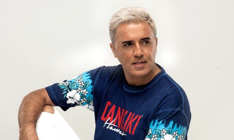 מפתיע: קובי פרץ בקאבר לשיר של עקיבא. צפו