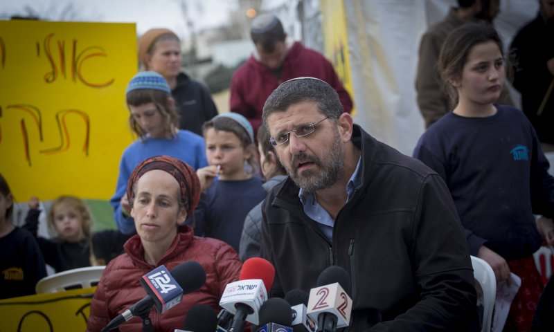 תושבי גאולת ציון לעמונה: תמצאו לכם גבעה אחרת