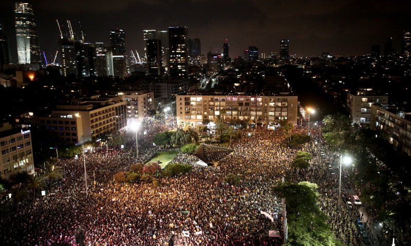 "שחררו את הכסף": אלפי עצמאים מפגינים בכיכר רבין