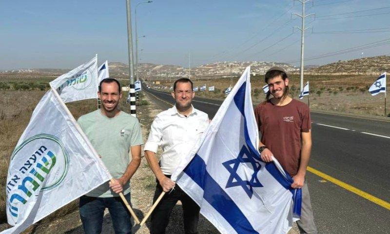 ״מרימים את הרוח״: אלפי דגלים נתלים בכל כבישי השומרון