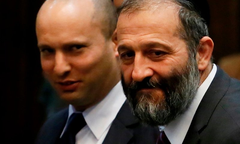 דרעי מכחיש: אין מגעים ביני לבין בנט על רבנות י-ם