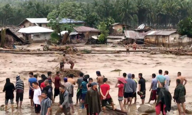 לפחות 240 הרוגים בסופה קטלנית בפיליפינים