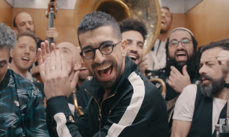 היישר מבית החולים: חנן בן ארי משיק קליפ חדש. צפו