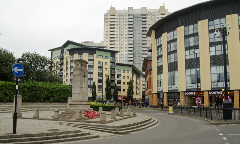 בהלה בלונדון: 4 פצועים בסדרת אירועי דקירה בעיר